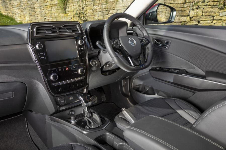 Интерьер SsangYong Tivoli Ultimate 2020 года  (UK) (фото 41 из 63)